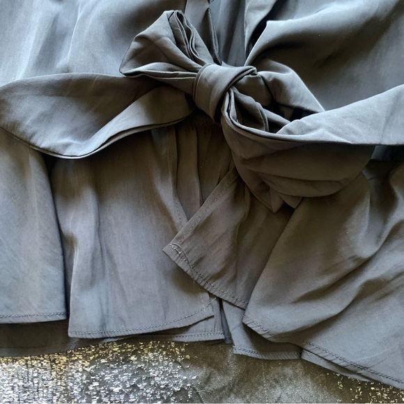 Cute black tie front long sleeve top - Picture 5 of 6